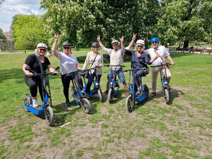 3-H Munich: Top Sights E-Scooter Tour with Local Guide - English Garden Break: Chinesischen Turm and Eisbach Surfers