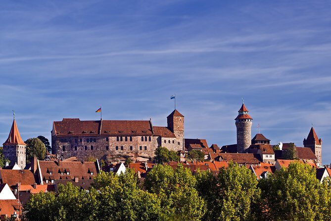 City tour through Nuremberg with the Bimmelbahn - Sound, windows, and weather: what can make or break your view