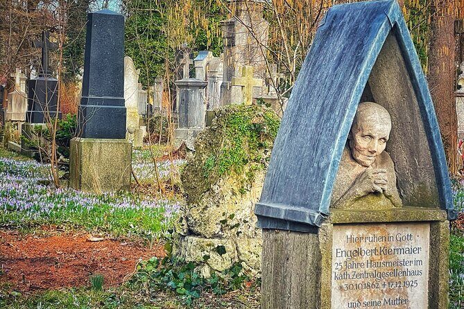 Death and Chocolate: Walking Tour of Munich's Old South Cemetery - Stop 2: Glockenbachviertel, chocolate shops, and Nazi-era traces