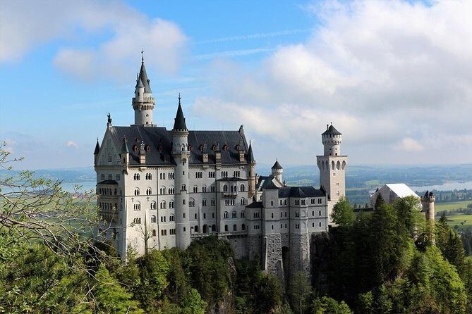 From Munich: Neuschwanstein Castle and Linderhof Private Tour - A private Bavaria day that makes sense from Munich