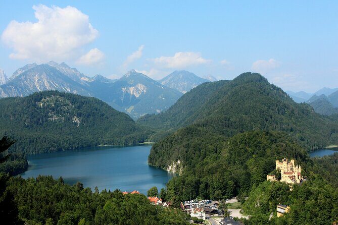From Munich: Neuschwanstein Castle and Linderhof Private Tour - Oberammergau: a calm pause between two big iconic buildings