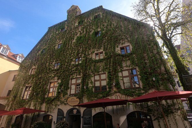Ghosts of Munich: The Haunted Apprentice Exploration Game - Sitzender Keiler (Sitting Boar): the luck-rub moment