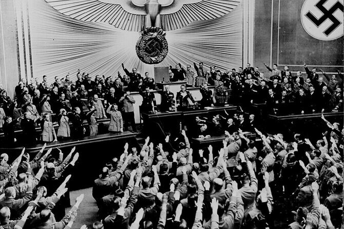 Inside the Third Reich (Private Tour) - War damage on Munich facades: the moment the city changes meaning