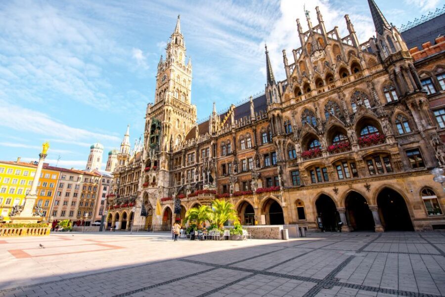 Marienplatz and Viktualienmarkt Private Tour and Tasting - Viktualienmarkt: where the tour turns from sights to tastes