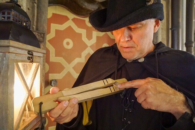 Medieval city tour with night watchman in Munich in German - Why Wolfram’s night watchman tour feels different in Munich