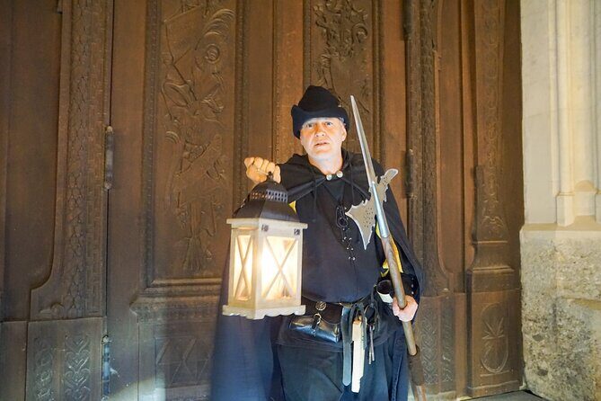 Medieval city tour with night watchman in Munich in German - Münzstraße and real silver pennies: money as power