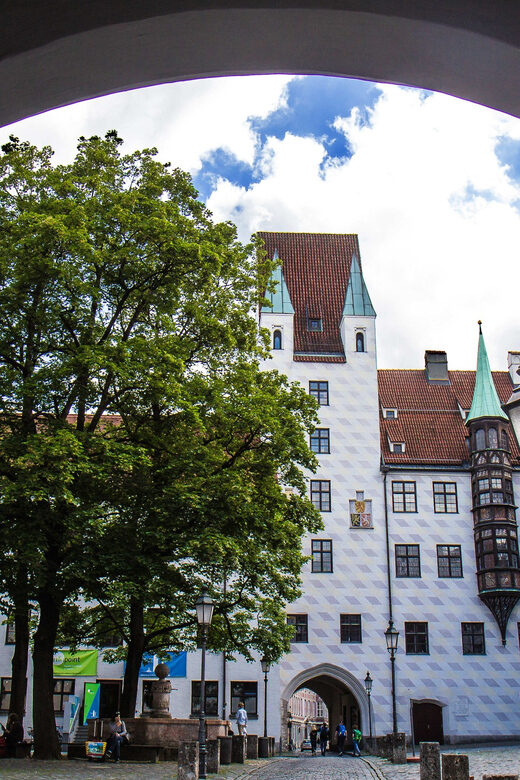 München: Stadtführung Henker, Huren, Hexen in GERMAN - Choosing shared vs private: how you’ll get your best experience
