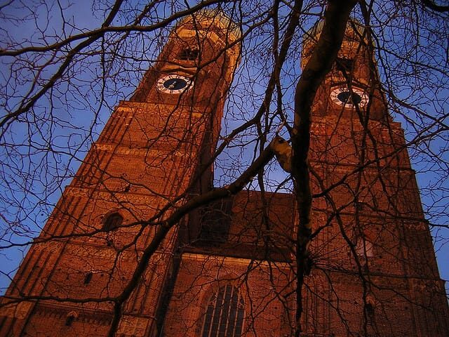 Munich: 3-Hour Culinary Nightwatch Tour - St. Peter’s Church and Its Cemetery Stories: What People Did and What They Said