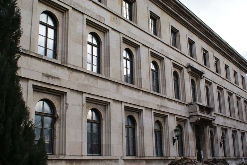 Munich and Nazi History Combination Day Tour Small Group - How the small group and Alun Evans-style guiding changes the day