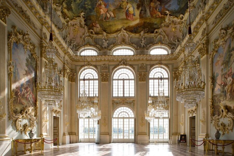 Munich: City Pass 45+ Top Attractions and Public Transport - Using the hop-on hop-off Express Circle without wasting a day