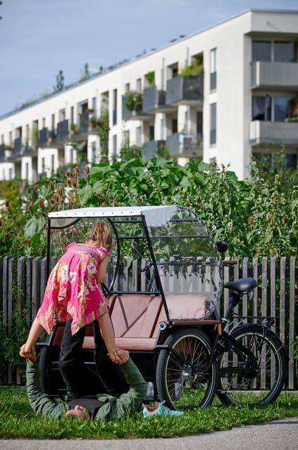 Munich: Day-rent rickshaw and explore Munich yourself - Olympic Park rides: big views, easy pace