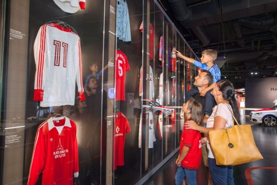 Munich: FC Bayern Museum Entry Ticket - Where to put your stuff: lockers in the foyer