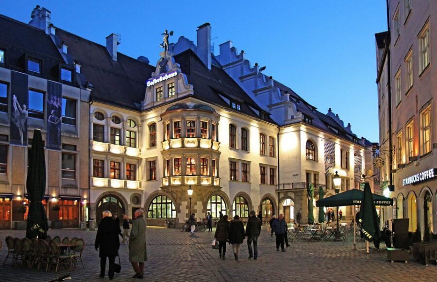 Munich: Food Tour Beer- 3 small beers & "Brotzeit" in GERMAN - Marienplatz Meet-Up: Find the Guide and Get in Beer Mode