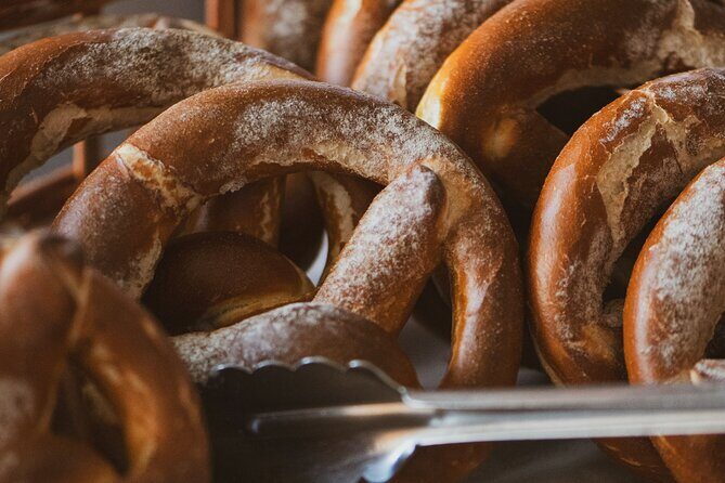 Munich Food Tour with Full Meal & Drinks by Do Eat Better - Meeting at Neuhauser Strasse: start in the right part of town