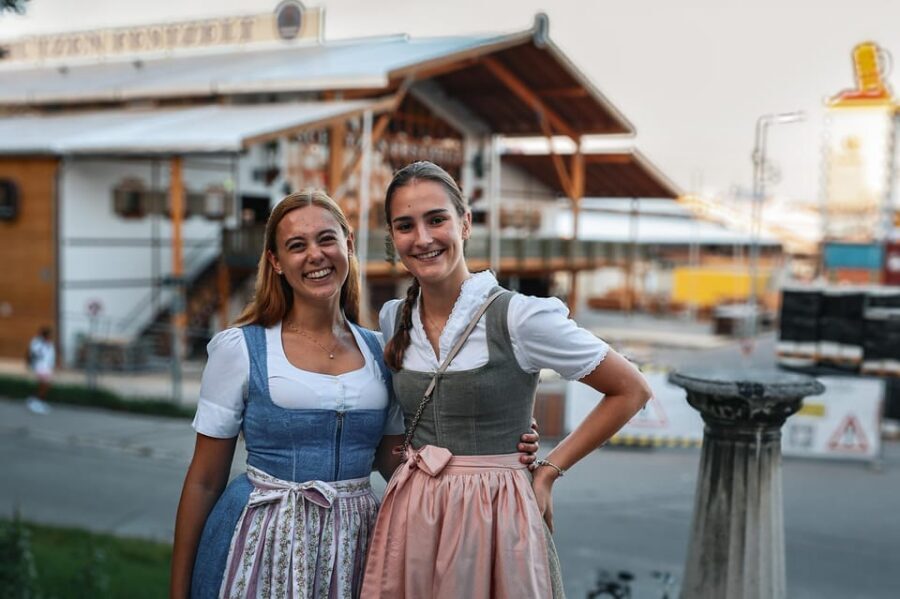 Munich: Guided Oktoberfest Experience with Beer and Lunch - The guided walk: culture stories and photo stops