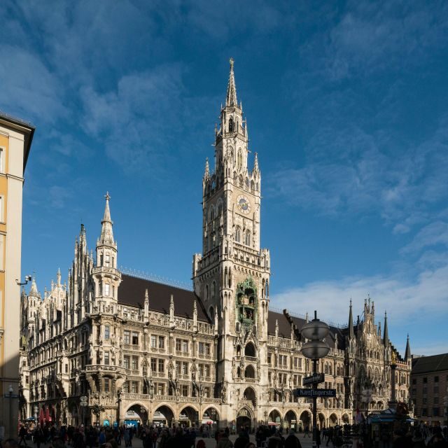 Munich: Guided Tour of the historic Town Hall on Marienplatz - The Law Library Reading Room: Quiet Power and Film-Set Atmosphere