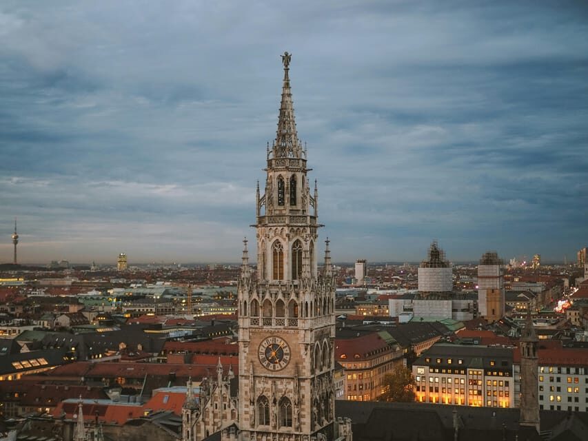Munich: Highlights Walking Tour with a Guide - Marienplatz and the Glockenspiel: how to time it without stress