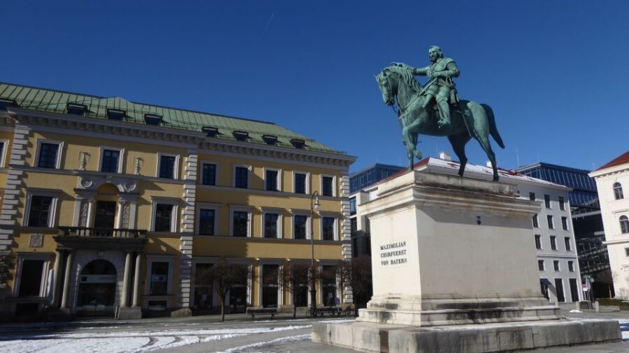 Munich: Historical Walking Tour Maxvorstadt with GEO Epoche - Getting oriented at Theatinerkirche (before the city starts talking)