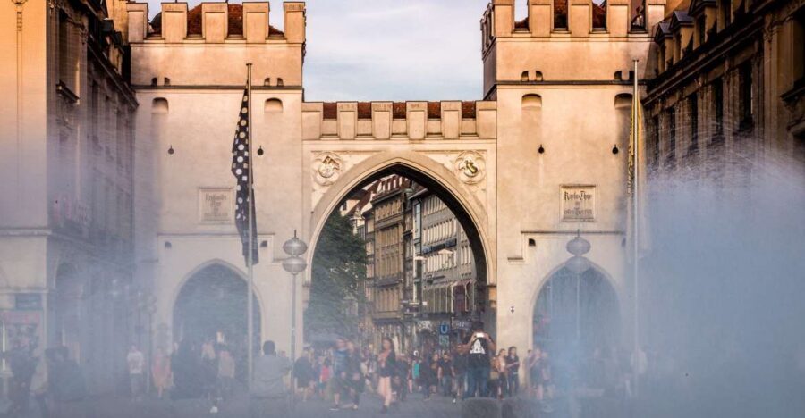 Munich - Illuminati & other Secret Societies, Tour in German - What the tour actually teaches: conspiracies with Bavarian teeth