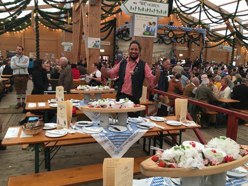Munich Oktoberfest All-Inclusive Tour - Tracht choices and the personal shopper perk
