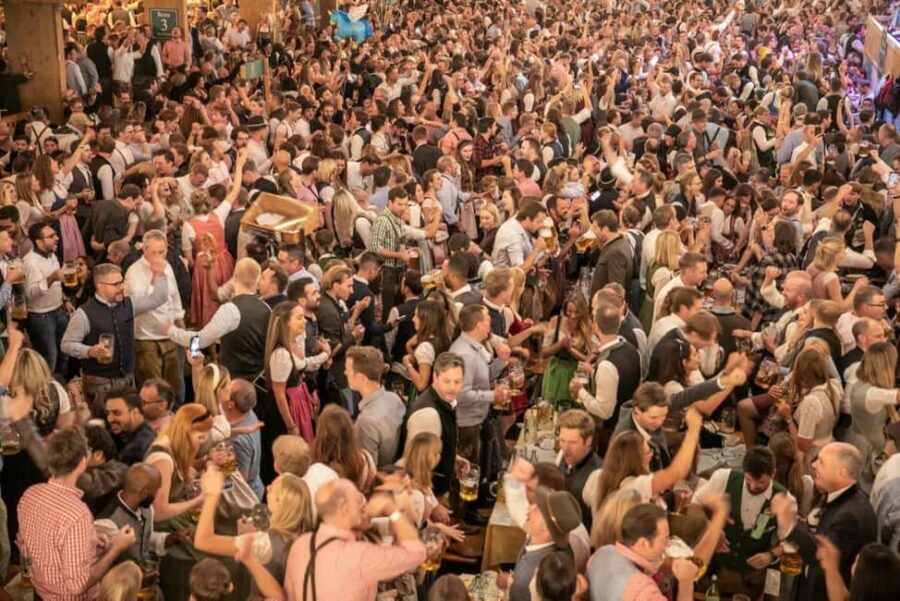 Munich: Oktoberfest Big Beer Tent Evening including table reservation - How the Table Works: Up to 10, Then Mixed Vibes