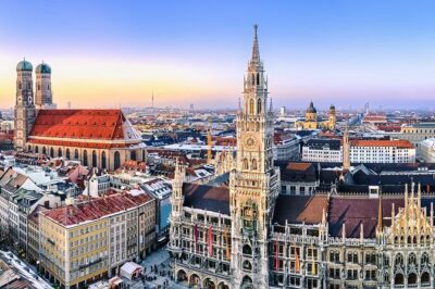 Munich: Old Town Walking Tour - Marienplatz and the Old/New Town Hall: Where the Tour Starts