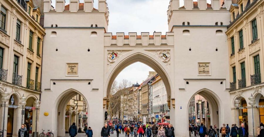 Munich: Old Town Walking Tour in Spanish - Frauenkirche Cathedral: the Munich icon you’ll actually understand