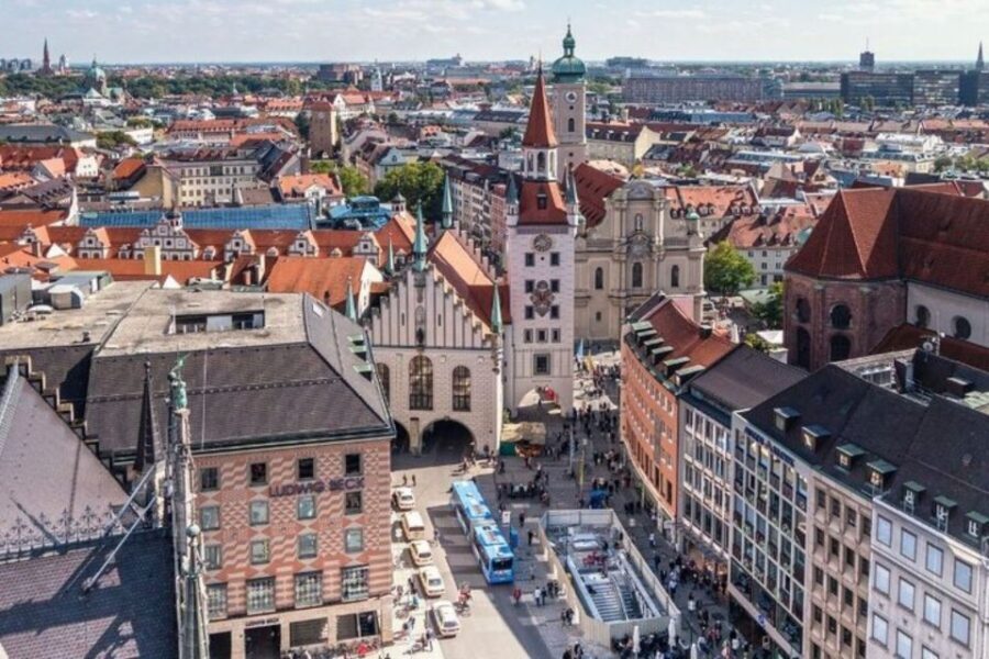 Munich : Private Walking Tour with A Guide (Private tour) - The History Thread: How Guides Keep It Clear (and Not Overbearing)