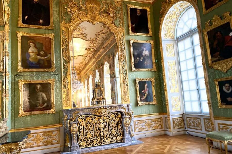 Munich: Residenz Museum Tickets and 2,5-hour Guided Tour - Comfort and logistics: shoes, weather, and what not to carry