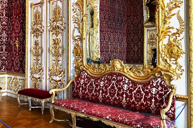 Munich Residenz Palace and Hofgarten Skip-the-line 2,5h Tour - Inside the Munich Residenz Museum: where the guide makes it click