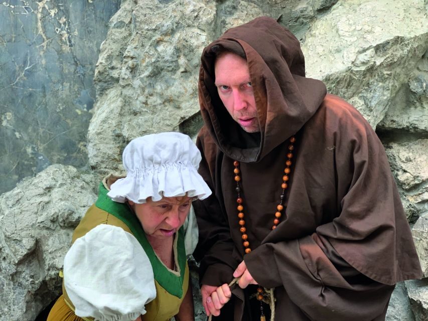Munich: Scary Tour with actors in GERMAN - Key highlights