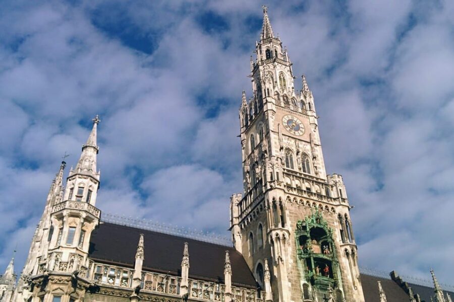 Munich: Self-guided sightseeing scavenger hunt for families - Bonus rounds: mixing the hunt with real Munich stops