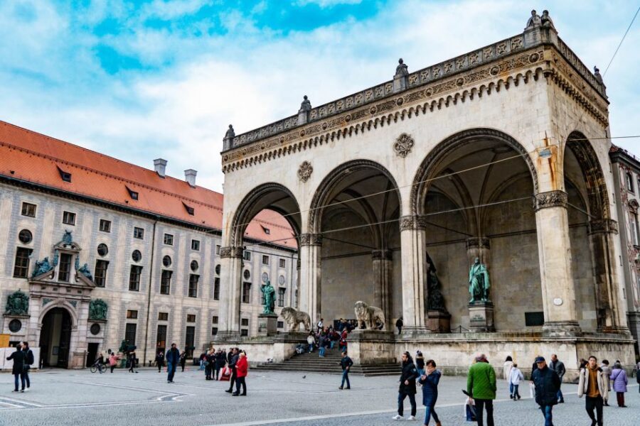 Munich: Third Reich Guided City Walking Tour - Odeonsplatz and Hofbräuhaus: The Beer Hall Putsch Explained in Place