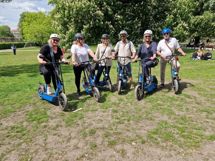 Munich: Top Sights Guided E-Scooter Tour - Englischer Garten and Chinesischer Turm: Nature Time Built In