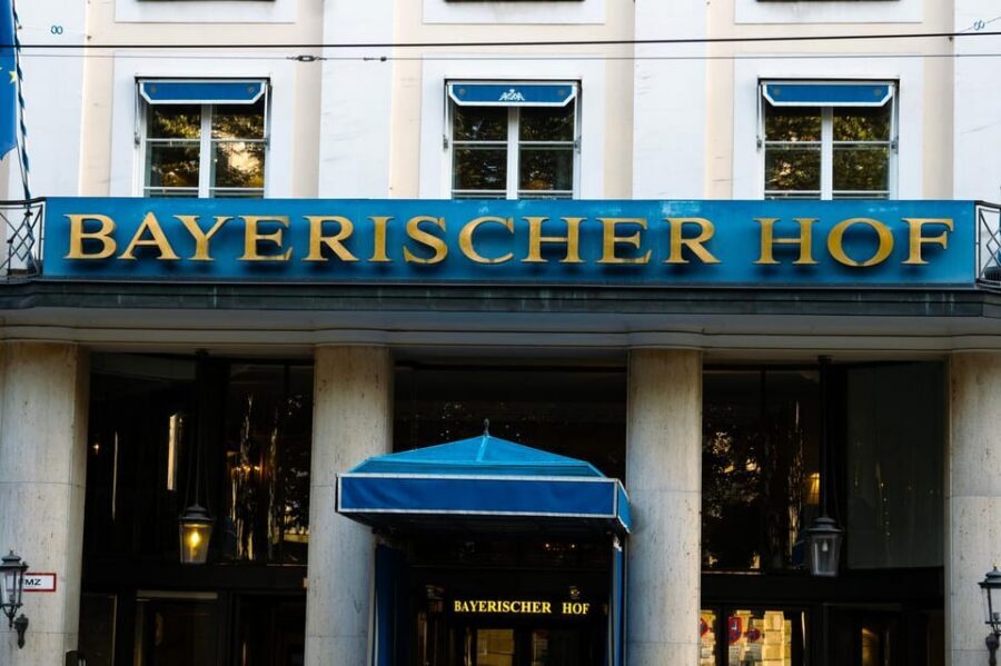 Munich: Walking tour of the old town with all your senses - Churches and monuments: what to focus on during the walk