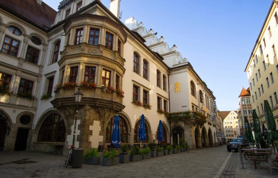 Munich: Walking tour of the old town with all your senses - Viktualienmarkt and the food-and-drink angle you’ll actually use