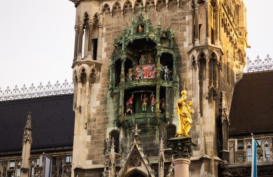 Munich: Walking tour of the old town with all your senses - Walking pace, group size, and why the price can make sense