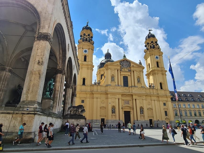 Munich's 500 Years of Architecture Guided Tour - Maximilianstraße and St. Lukas: The Guided-Stroll Style
