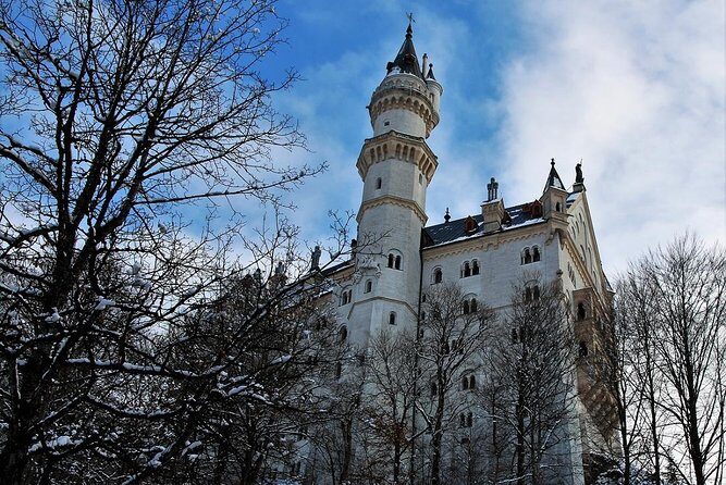 Neuschwanstein Castle, Ettal Abbey and Oberammergau Private Tour from Munich - Marienbrücke (Mary’s Bridge): The Photo Stop with a Winter Rule