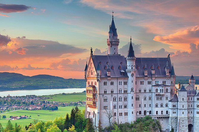 Neuschwanstein & Linderhof Castle Luxury Private Tour from Munich - Linderhof Palace: A Castle Day’s Softer, Eleganter Side