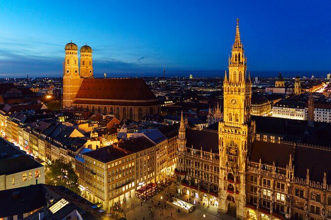 Night watchman torchlight tour in Munich - Fischbrunnen and the New Town Hall Finish: Circling Back to the Heart