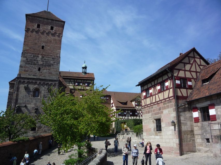 Nuremberg 2-Hour Old Town Highlights Walking Tour in English - St. Lorenz Church and St. Sebaldus: two church stops, different moods