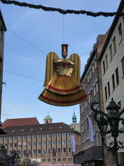 Nuremberg: Christmas City Culinary Tour - Hans-Sachs-Platz: a smart mid-tour reset