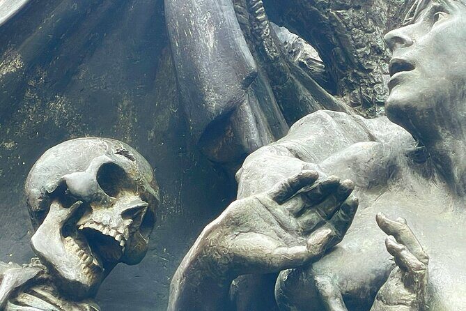 Nuremberg Ghosts and Gallows Evening Walking Tour in English - Weißturmgasse and the White Tower: a not-so-scary reminder