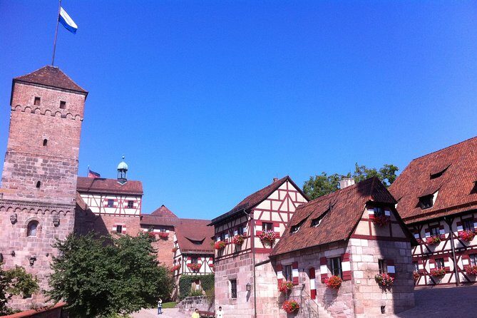 Nuremberg Old Town Walking Tour in English - Schöner Brunnen: the wishing ring you’ll remember