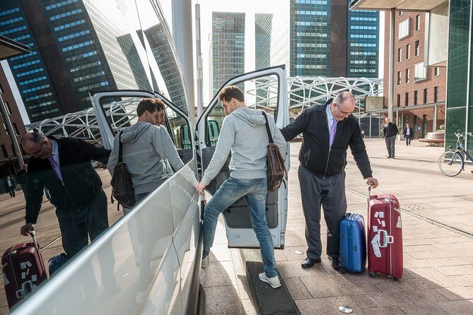 Private arrival transfer Munich Airport to Munich Hotels - The main risk: when flights delay and contact fails