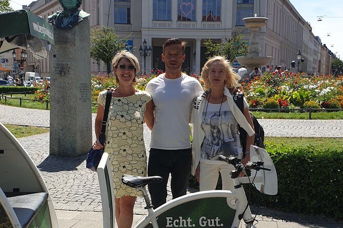 Private Munich Rickshaw City Tour and English Garden - Hofbräuhaus on Platzl: beer history you can feel
