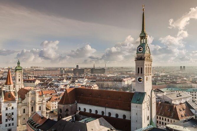 Private Munich Tour with hotel pickup - Rathaus-Glockenspiel: the repeat focus that keeps you anchored
