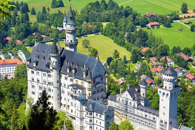 Private Neuschwanstein Tour from Munich with Skip-the-Line Ticket - After the castle: scenic photo guidance around the grounds