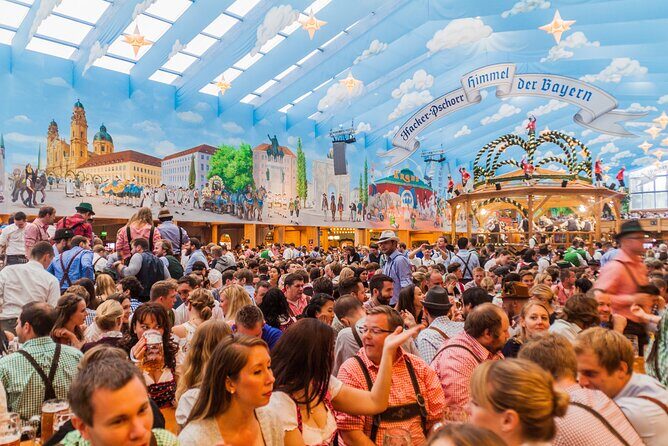 Private Oktoberfest: Lunch, Beer & Bavarian Gemütlichkeit - Half chickens and 20 liters of beer: how the lunch package works